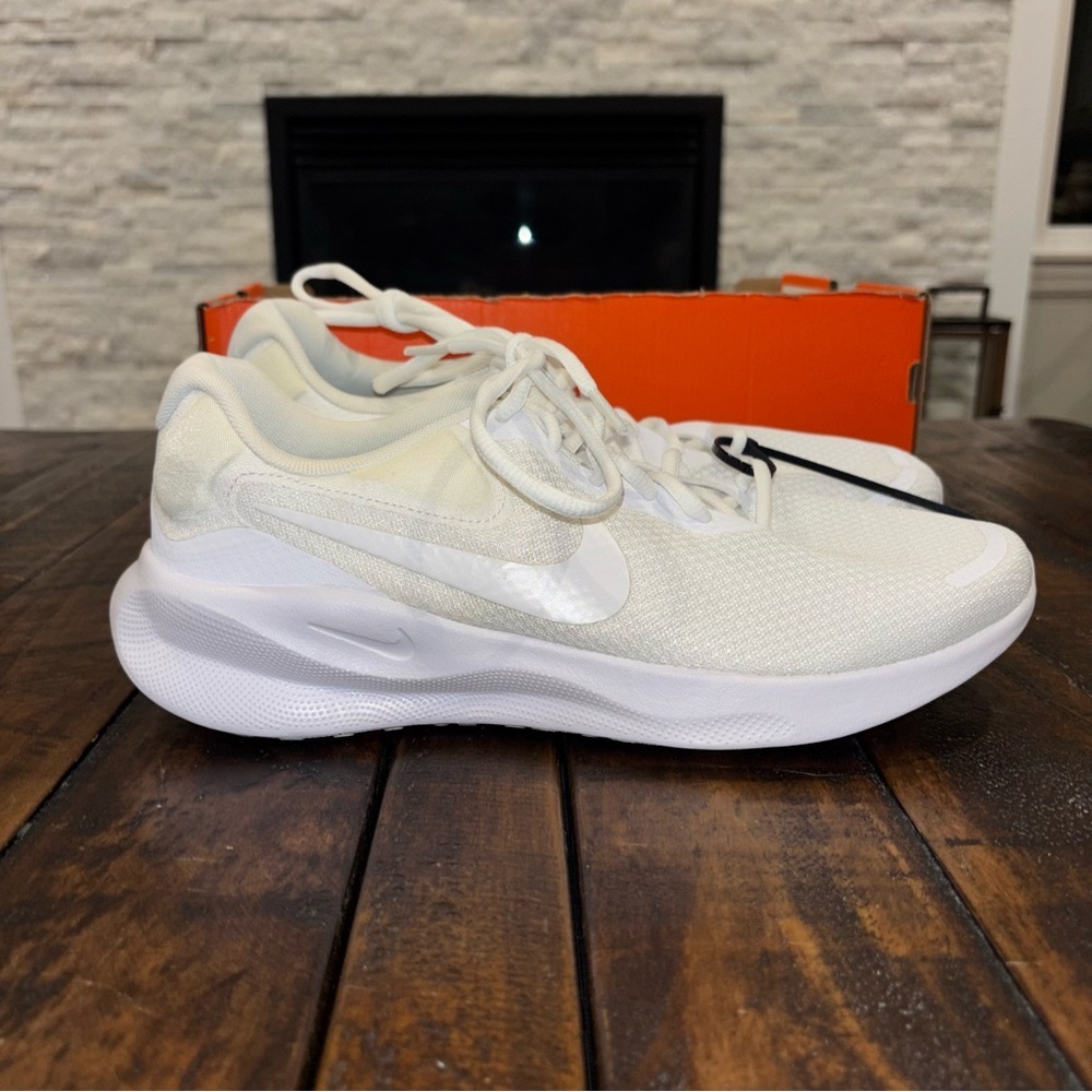 Nike Women’s Revolution 7 Running Shoes - Picture 2 of 8